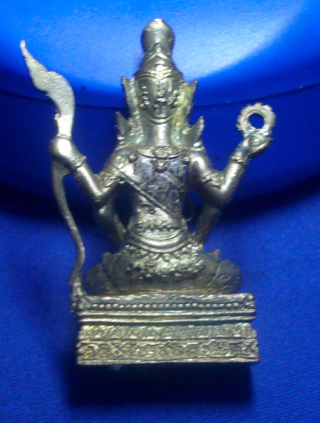 Ruesi Narai amulet back side