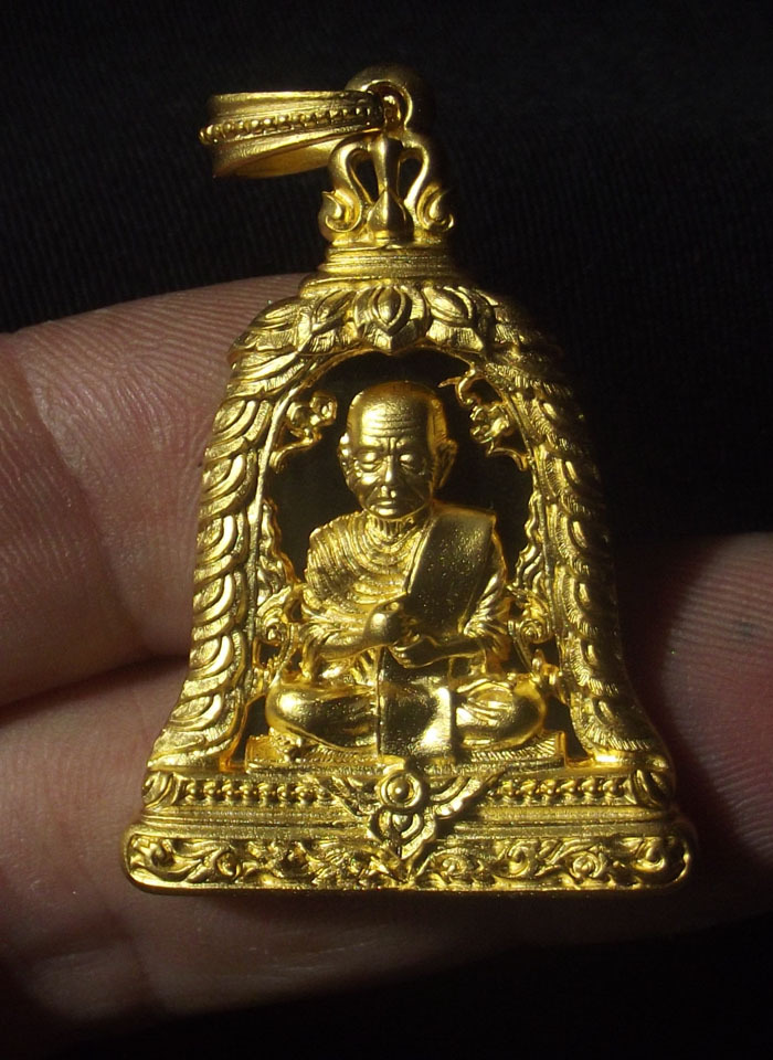 Rian Roop Muean Somdej Pra Puttajarn (Dto) Prohmrangsri - Pim Song Rakang Chalu Lai Yok Ongk - Nuea Bronze Nork Chup Tong (Foreign Bronze, Gold Plated) - Wat Rakang Kositaram 2555 BE