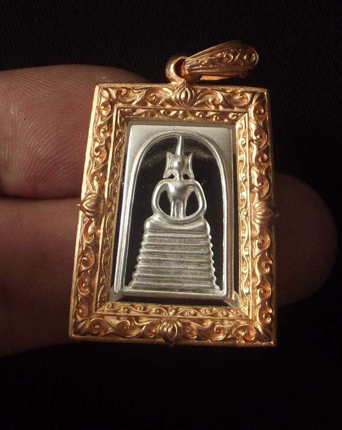 Pra Somdej Gaes Chaiyo 7 Chan 3K - Ongk Ngern Grop Pink Gold Kata Tong (Silver Image, Pink Gold casing and Gold Plated back face) - 'Benja Baramee' - Wat Rakang Kositaram 2555 BE - Only 999 Made