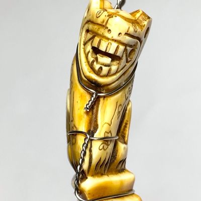 Khiaw Hmoo Dtan Gae Suea Wild Boar Tusk with Carved Tiger Amulet