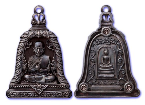 Rian Roop Muean Somdej Pra Puttajarn (Dto) Prohmrangsri - Pim Song Rakang Chalu Lai Yok Ongk - Nuea Nava Loha (9 Sacred Metals) - Wat Rakang Kositaram 2555 BE