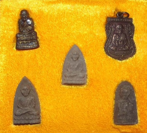 Chud Gammagarn Pra Luang Phu Tuad - 5 Amulet Collector&#39;s Box Set -  Run 111 Pi Grasuang Glahome (111th Anniversary Defence Ministry edition) - Wat Chang Hai 2541 BE