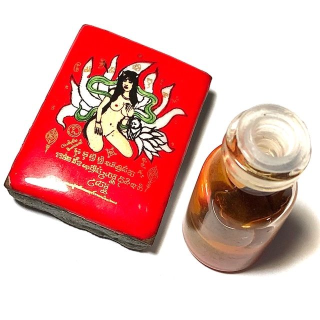 Chut Locket Jing Jork Gao Hang - 9 Tails Fox Naruto Lady Demon with In Koo, 2 Takrut, Gems + Prai Oil flask - Seduction Amulet - Ajarn Khwan Chai Intra Paet