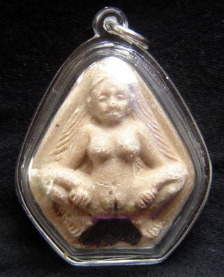 Mae Bper Nuea Pong Maha Racha Sanaeh Fang Takrut 3 Dork ud Krang Putsa - Ajarn Kom Traiwaes - Asrom Baramee Por Gae 4 x 3.5 cm
