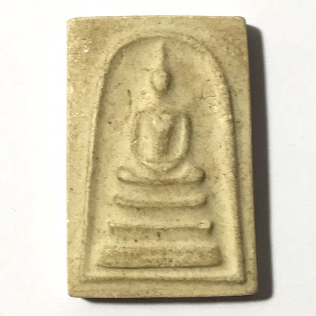 Pra Somdej Hlang Yant Duang Maha Pratana 2539 BE Ancient Ivory and Bpathawi Tat Powders - Luang Phu Kampant Wat Tat Maha Chai