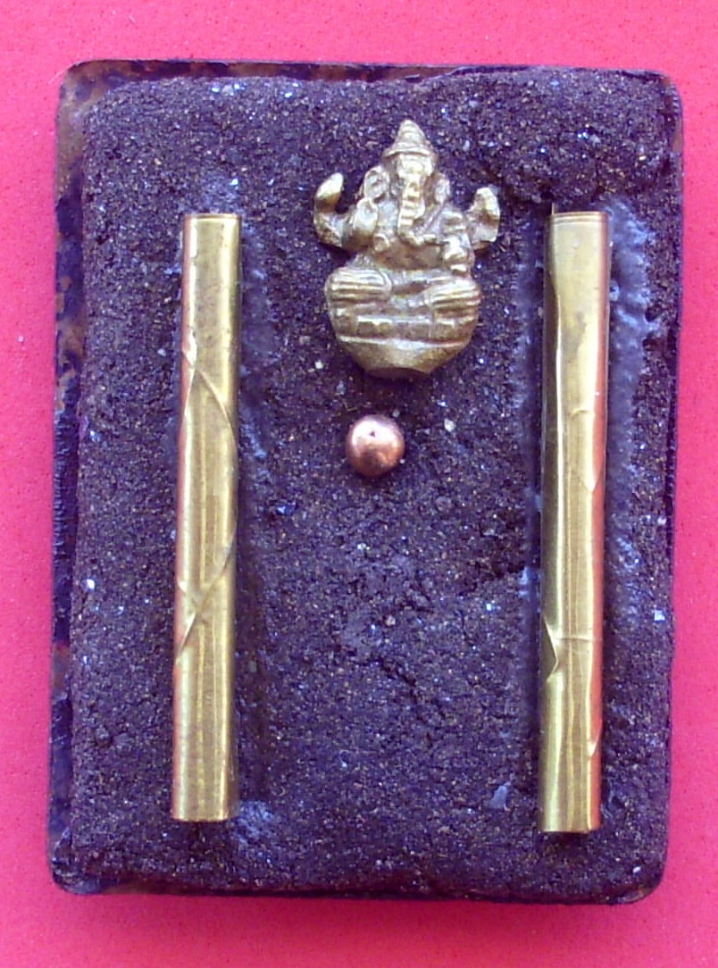 Locket Luang Por Jerd 'Ruay Roi Saen Lan' edition 2549 BE - 2 Takrut 1 Ganesh + 1 Enchanted Bead - Suan Badibat Tam Po Sethee 2549 BE
