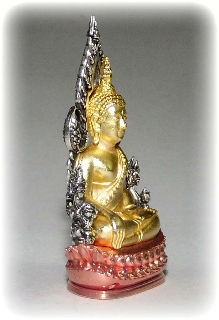 Pra Putta Chinarat (Loi Ongk Statuette) 'Jom Rachan' (Warrior King) edition 2555 BE - Nuea Sam Kasat (Tricolor Gold, Pink Gold and Silver Plating) - Wat Pra Sri Radtana Maha Tat