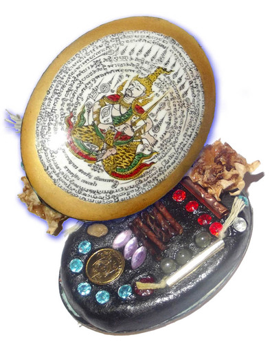 Tewada Long Hong (Paetch Payatorn) - Chak Tong Ongk Kroo - Gold Face Giant Locket - Nia Kajia Maha Sanaeh 2554 BE edition 18 Gems, Coin, Rak Sorn Flower, 6 Black Pearls 8 Takrut - Luang Phu In
