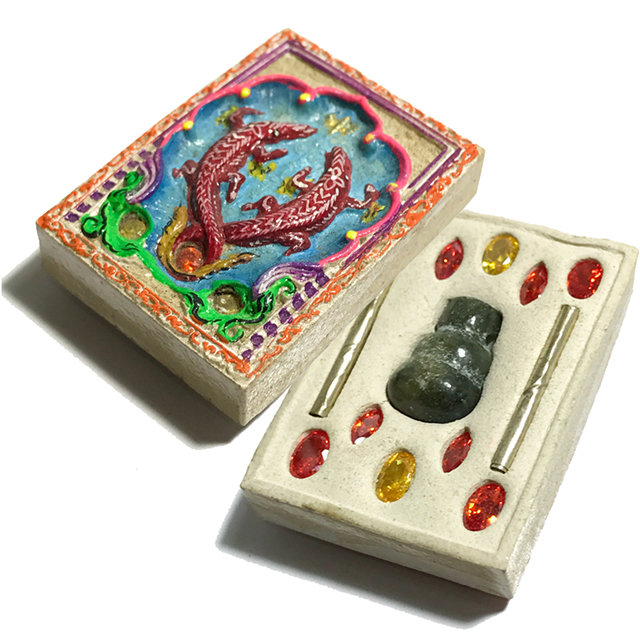 Paya Gumpir Pim Lek 2554 BE Crocodile Treasure Guardian Nuea Pong Kammathan 15 Gems 2 Takrut &amp; Lek Lai Gourd Kroo Ba Krissana