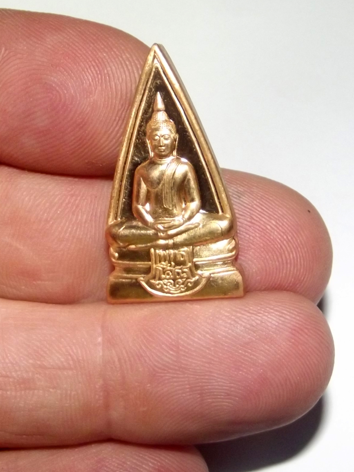 Rian Pra Luang Por Sotorn Sorng Hnaa (2 Images 1 each face) - Nuea Tong Rakang - Benja Nava Mongkol Edition 2555 BE