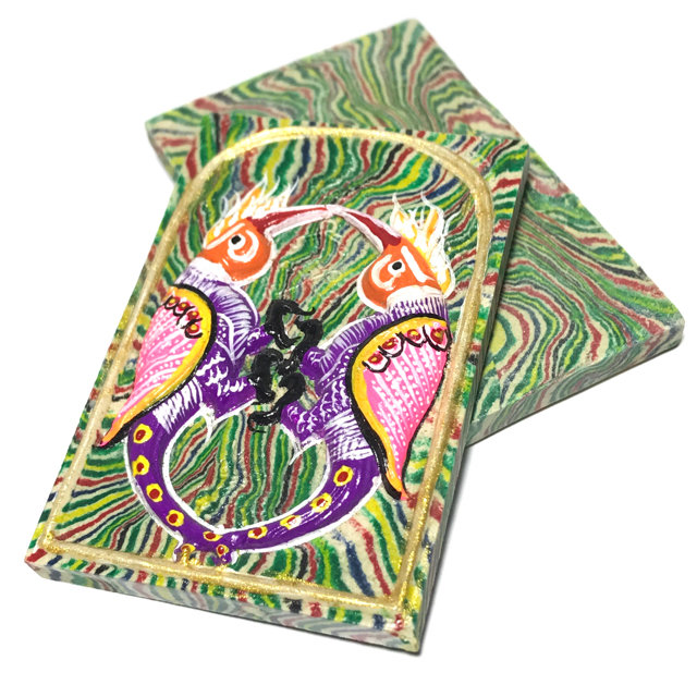 Sariga Dong Hang Giaw Pim Yai 2552 BE - Sai Rung Green Rainbow Powders Purple Pink Orange Bird 6.5 x 4.5 Cm Kroo Ba Krissana