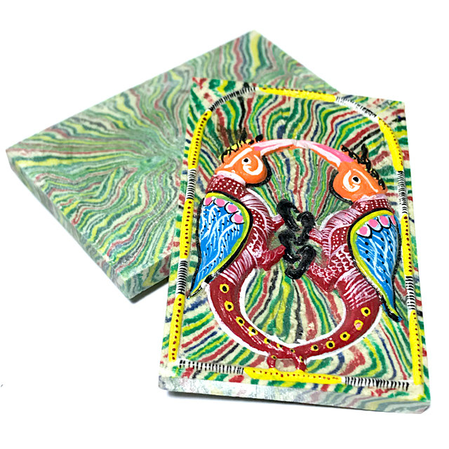 Sariga Dong Hang Giaw Pim Yai 2552 BE - Sai Rung Green Rainbow Powders Red Blue Orange Bird 6.5 x 4.5 Cm Kroo Ba Krissana