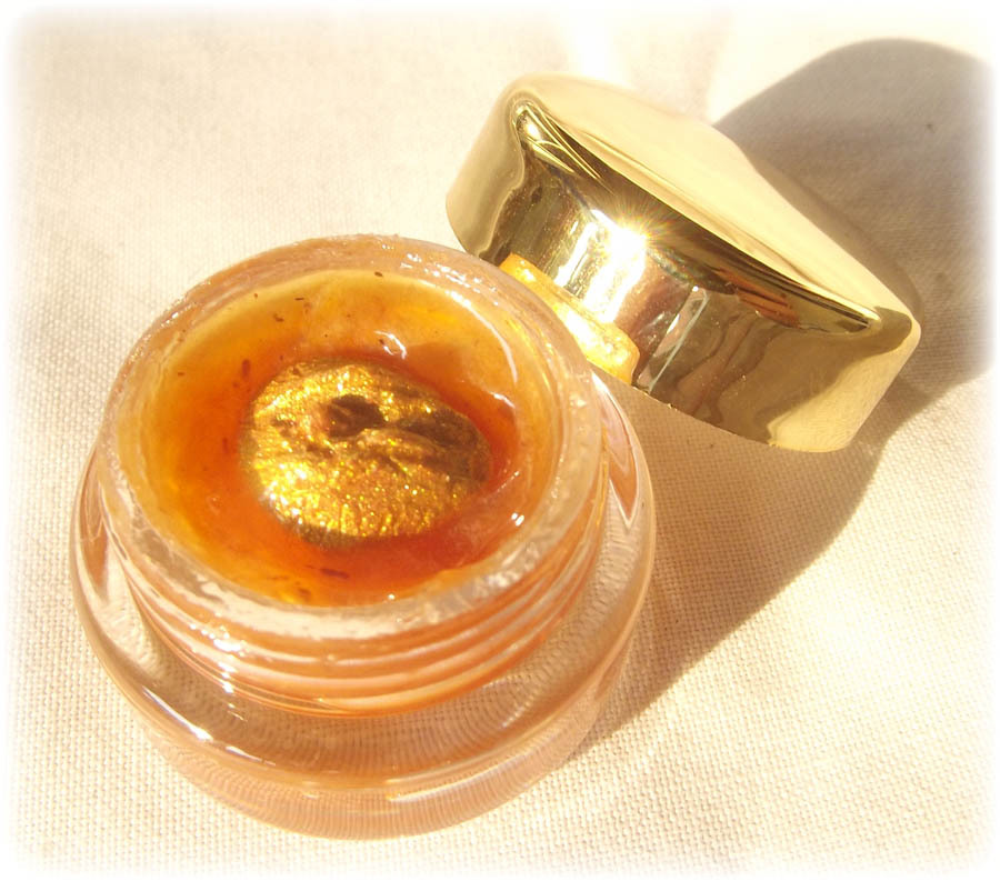 See Pheung Yoni Maha Sanaeh Erotic Aphrodisiac Potion with Yoni Charm Insert for Good Commerce, Love and Mercy - Traimas Empowerment - Pra Ajarn Somchart - Free with Orders Over 300$