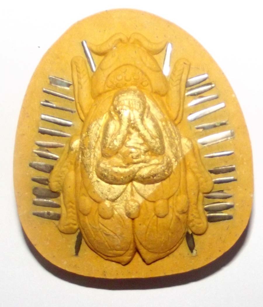 Paya Dto Ngern Larn - Treasure Bee with Pidta - Herbal Gammagarn Bees Nest Powders - 28 Takrut - 'Serb San Dtamnan Luang Por Noi' Edition 2555 BE - Luang Por Jerd - Suan Badibat Tam Po Sethee