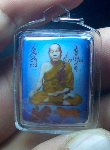 Locket Singh Bon Yuea (lion catching its prey) 2538 BE Luang Por Mee, Wat Mara Wichai (Square edition)