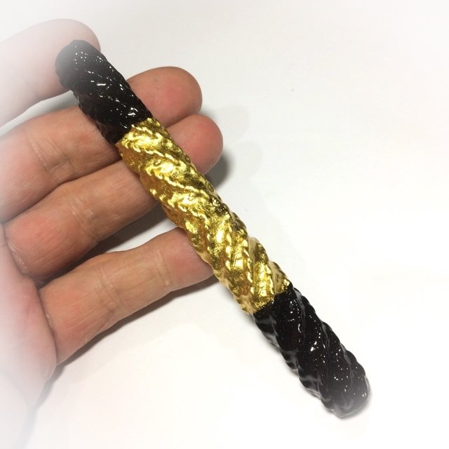 Takrut Dtreung Dtrai Pob Pra Jao Sip Tat 5 Inches Cord Wrap Lacuer & Gold Leaf 2552 BE Luang Phu Nong