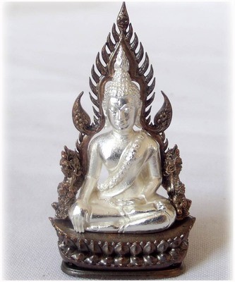 Pra Putta Chinarat (Loi Ongk Statuette) 'Jom Rachan' (Warrior King) edition 2555 BE - Nuea Ngern Sum Nava (Silver Buddha & Nava Loha Arch) - Wat Pra Sri Radtana Maha Tat