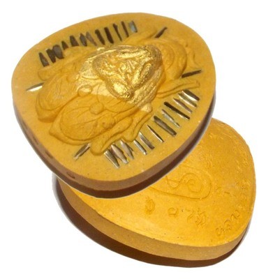 Paya Dto Ngern Larn - Treasure Bee with Pidta - Herbal Gammagarn Bees Nest Powders - 28 Takrut - &#39;Serb San Dtamnan Luang Por Noi&#39; Edition 2555 BE - Luang Por Jerd - Suan Badibat Tam Po Sethee