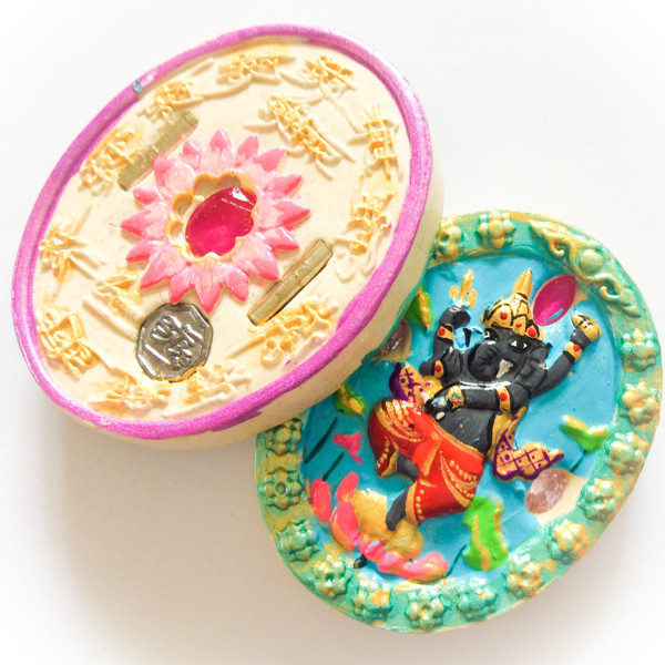 Pra Pikanes- Ganesha Elephant Deity- Aquamarine Face White Powders - (1 Look Namo Plug+ 2 Silver Takrut + 4 Gems)- Sae Yid 60 Edition