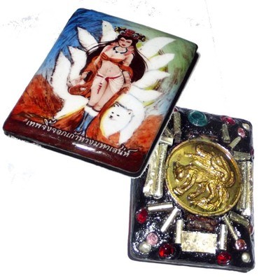 9 Tails Fox Demoness Enchantress (Ongk Kroo), 16 Takrut, 13 Gems, One 9 Tails Fox &amp; 4 pearls - &#39;Bantian Mian Jia&#39; 2556 BE - Luang Phu In