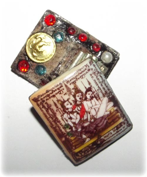 Taewada Hlong Hong Ongk Kroo (small size) Bantian Mian Jia 2556 Edition - 2 Pearls, Paetch Payatorn, 10 Gems, 5 Takrut (3 silver, 2 python) - Luang Phu In Taewada Hlong Hong Ongk Kroo (small size) Bantian Mian Jia 2556 Edition - 2 Pearls, Paetch Payatorn, 10 Gems, 5 Takrut (3 silver, 2 python) - Luang Phu In