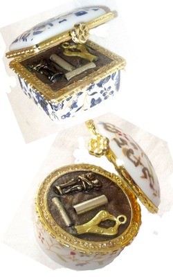 See Pheung Nam Man Hoeng Prai In Koo Maha Sanaeh &#39;Dtalab Kroo&#39; Love + Metta Potion in Fancy Ceramic Pot with In Koo + Sariga Bird + 2 Takrut - Ajarn Surapat - only 29 Made!