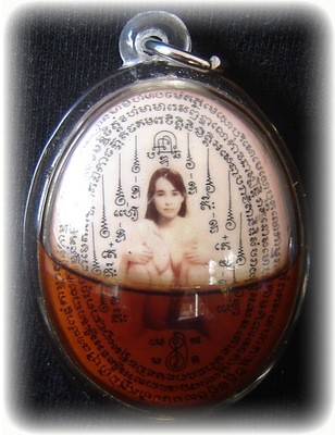 Locket Nang Ganigaa (Sexy Lady Charm Amulet) Fang Jing Jok Sawaat Chae Nam Man Aathan - Ajarn Perm Prai Dam