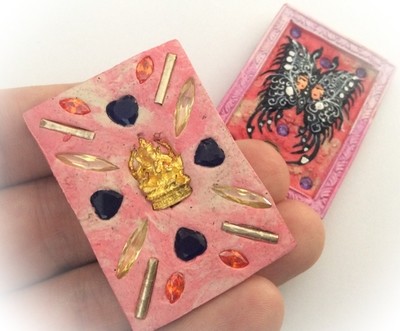 Taep Jamlaeng Butterfly King- Pim Glang -Pink Frame Sacred Pink/White Swirl Powders - (1 Golden Ganesha Bucha 1 Look Namo Plug+ 4 Silver Takrut and 21 Gems)- Sae Yid 60 Edition