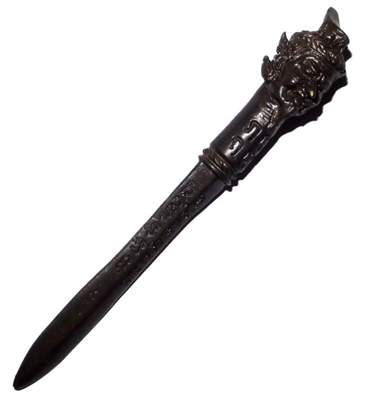 Pra Khan Kroo Gayasit - Kayasiddhi Alchemical Metal Ritual Sceptre-Knife with Ruesi Kroo Deva 10 Cm Long - Dtraimas 2555 BE Edition - Luang Por Dam - Wat Pra Puttabat Radtana Kiree