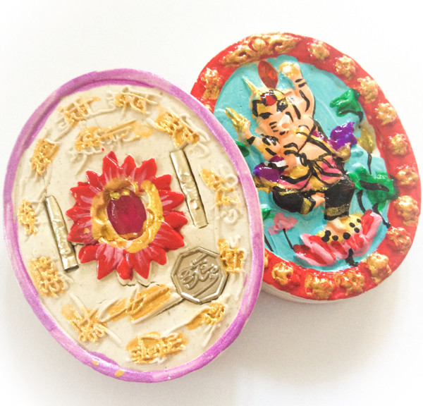 Pra Pikanes- Ganesha Elephant Deity- Red Frame White Powders - (1 Look Namo Plug+ 2 Silver Takrut + 4 Gems) FREE Casing- Sae Yid 60 Edition