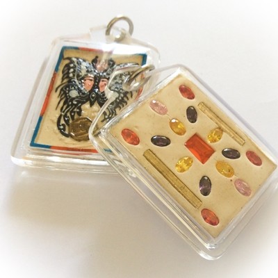 Taep Jamlaeng Butterfly King- Pim Lek -Multi Colored Frame+White Powders - (1 Look Namo Plug+16 Ploi Sek Gems+ 2 Silver Takrut)- Sae Yid 60 Edition