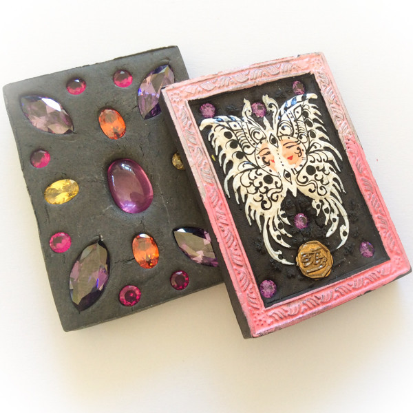 Taep Jamleng Butterfly King- Pim Glang Sariga Dong -Pink Frame Sacred Black Sariga &amp; Maha Taep Powders - (1 Look Namo Plug and Assorted Gems)- Sae Yid 60 Edition