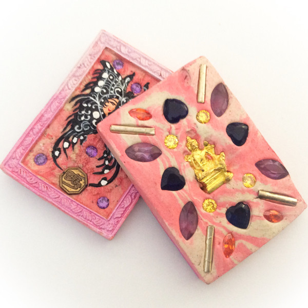 Taep Jamlaeng Butterfly King- Pim Glang - Pink Frame Pink/White Swirl Powders - (1 Golden Brahma Bucha 1 Look Namo Plug + 4 Silver Takrut and 21 Gems) - Sae Yid 60 Edition