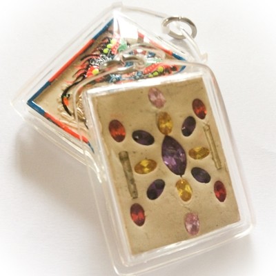 Taep Jamlaeng Butterfly King- Pim Lek -Multi Colored Frame+White Powders - (1 Look Namo Plug+16 Ploi Sek Gems+ 2 Silver Takrut)- Sae Yid 60 Edition