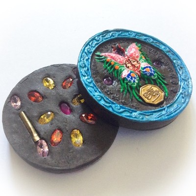 Taep Pamorn Jantr Loi Maha Pokasap - Butterfly King Floating Moon in Blue Frame with Black Sariga Dong Powders - (1 Look Namo Plug+ 2 Takrut + 16 Gems) - Sae Yid 60 Edition Casing Included