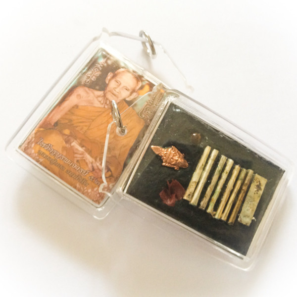 Locket Roop Muean Chak Fa (Jumbo) - Run Wai Kroo Burapajarn 52 edition - Pre-encased Waterproof Plastic Casing - Luang Phu Nong Tammachodto - Wat Wang Sri Tong 7 Takrut Gammagarn special edition