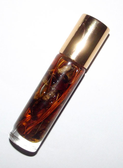 Nam Man Prai Sariga Hlong Rang Khuad Kroo (Celestial Magpie Metta Oil - Ajarn Suntorn Phueak Tiang