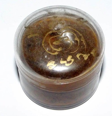 See Peung Nam Man Plai Sanaeh Nang Plee Dtalab Kroo - Potion spell to gain back a lost lover - Ajarn Wirataep Yan Kroo Prasit