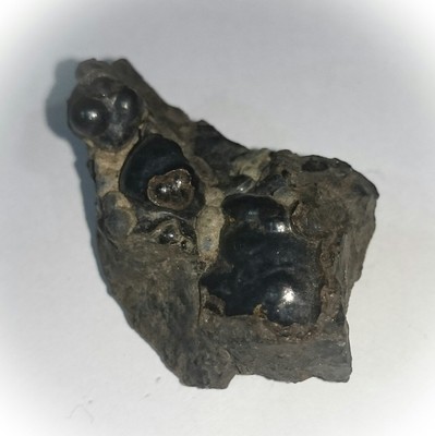 Rae Koh Larn (Lek Lai related Elemental from Koh Larn island) 3 x 2 x 1 Cm - good health and wealth increasing amulet