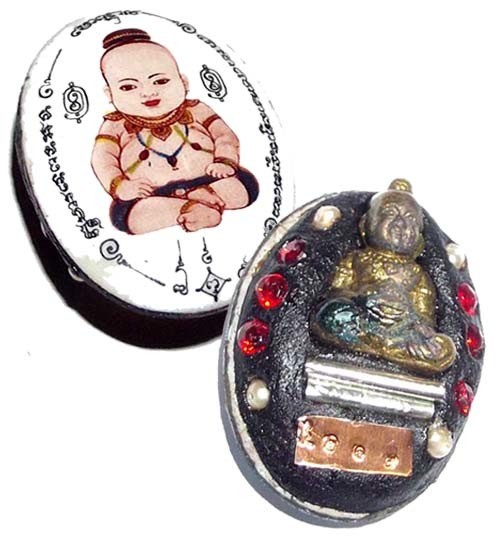 Kumarn Nuea Tong Ongk Kroo Locket - 2 Takrut + 4 Pearls + 6 Ploi Sek Gems - Montr Paetch Payatorn Jantr Sorn Jantr edition 2556 BE - Luang Phu In (Wat Nong Meg)