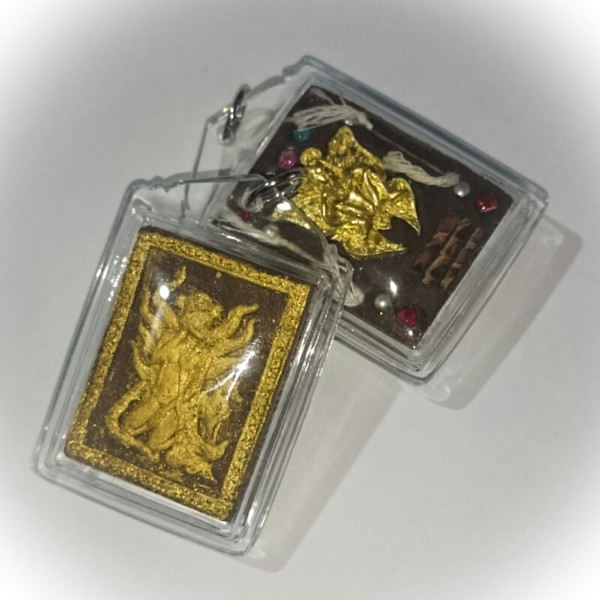 Taep Jing Jork Gao Hang (Nine Tail Fox) 7 Gems 5 Takrut 4 Pearls + Taep Jamlaeng - Nia Kajia 2554 BE Edition - Luang Phu In - Casing Included