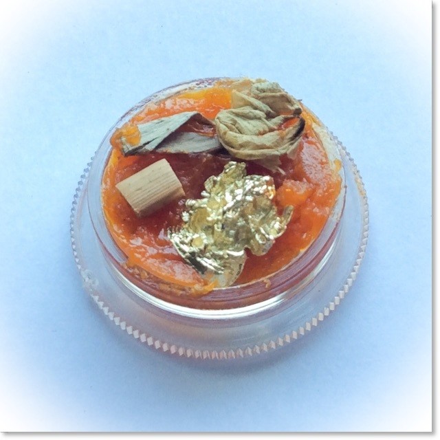 See Pheung Pra Pikanes Maha Lap Serm Duang  to Improve Prosperity, Fate and Destiny with Ga Hlong Flower &amp; Wan Dork Tong - Asrom Por Taw Guwen 2557 BE