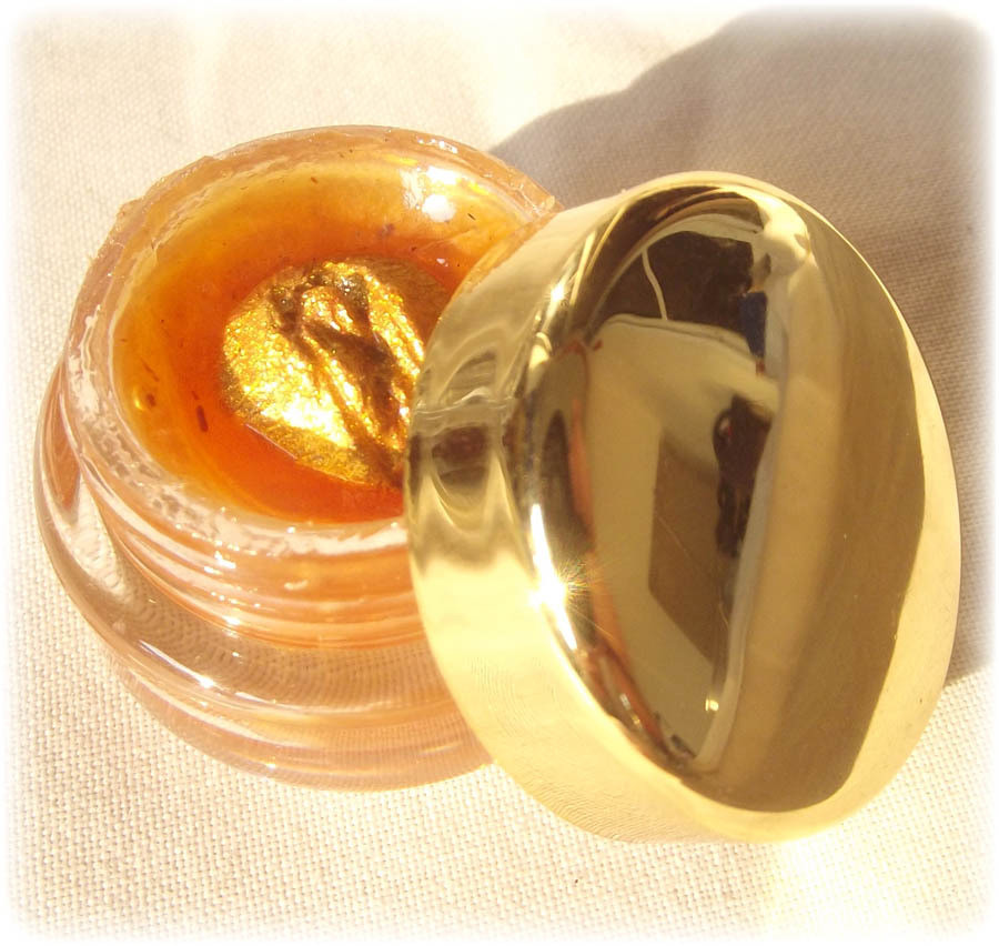 See Pheung Yoni Maha Sanaeh Erotic Aphrodisiac Potion with Yoni Charm Insert for Good Commerce, Love and Mercy - Traimas  Empowerment - Pra Ajarn Somchart - Free with Orders Over 300$