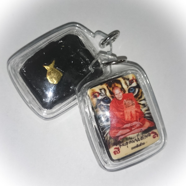 Locket Wai Kroo &#39;Ruay Pan Lan&#39; Edition - Luang Por Phern Tidtakuno - Made with Muan Sarn empowered by Luang Por Phern himself