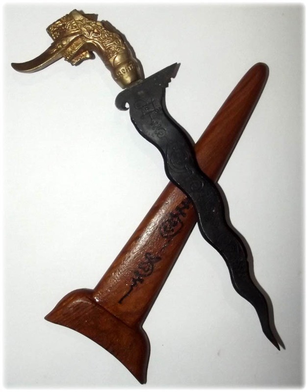1st edition Sun Ritual Spirit Dagger 7 Inch blade with Hongsa Head hilt and Spell Inscriptions - Blessed by LP Prohm and the Khao Or Masters 1st edition Sun Ritual Spirit Dagger 7 Inch blade with Hongsa Head hilt and Spell Inscriptions - Blessed by LP Prohm and the Khao Or Masters
