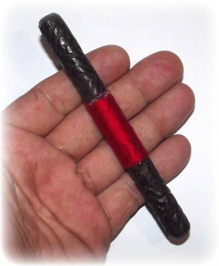 Takrut Maha Jakkapat Dtak Chueak Long Rak Mad Daay Daeng Akom Kong Grapan Amulet - 5 Inches - Ajarn Plien - Wat Don Sala