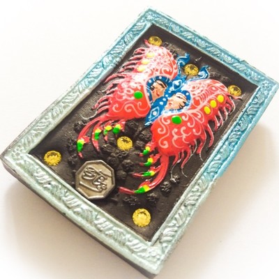 Taep Jamlaeng Butterfly King- Pim Glang Sariga Dong -Blue Frame Sacred Black Sariga &amp; Maha Taep Powders - (1 Golden Trimutri Bucha 1 Look Namo Plug+ 4 Silver Takrut and 21 Gems)- Sae Yid 60 Edition