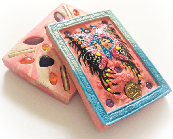 Taep Jamlaeng Butterfly King- Pim Klang -Blue Frame Sacred Pink and White Swirl Powders - (1 Golden Trimutri Bucha 1 Look Namo Plug+ 4 Silver Takrut and 21 Gems)- Sae Yid 60 Edition