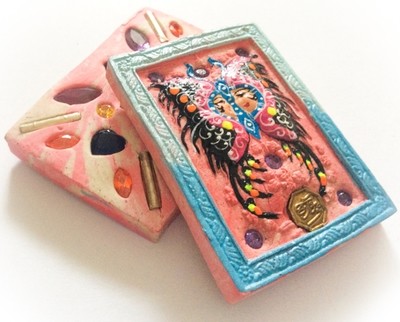 Taep Jamlaeng Butterfly King- Pim Klang -Blue Frame Sacred Pink and White Swirl Powders - (1 Golden Trimutri Bucha 1 Look Namo Plug+ 4 Silver Takrut and 21 Gems)- Sae Yid 60 Edition