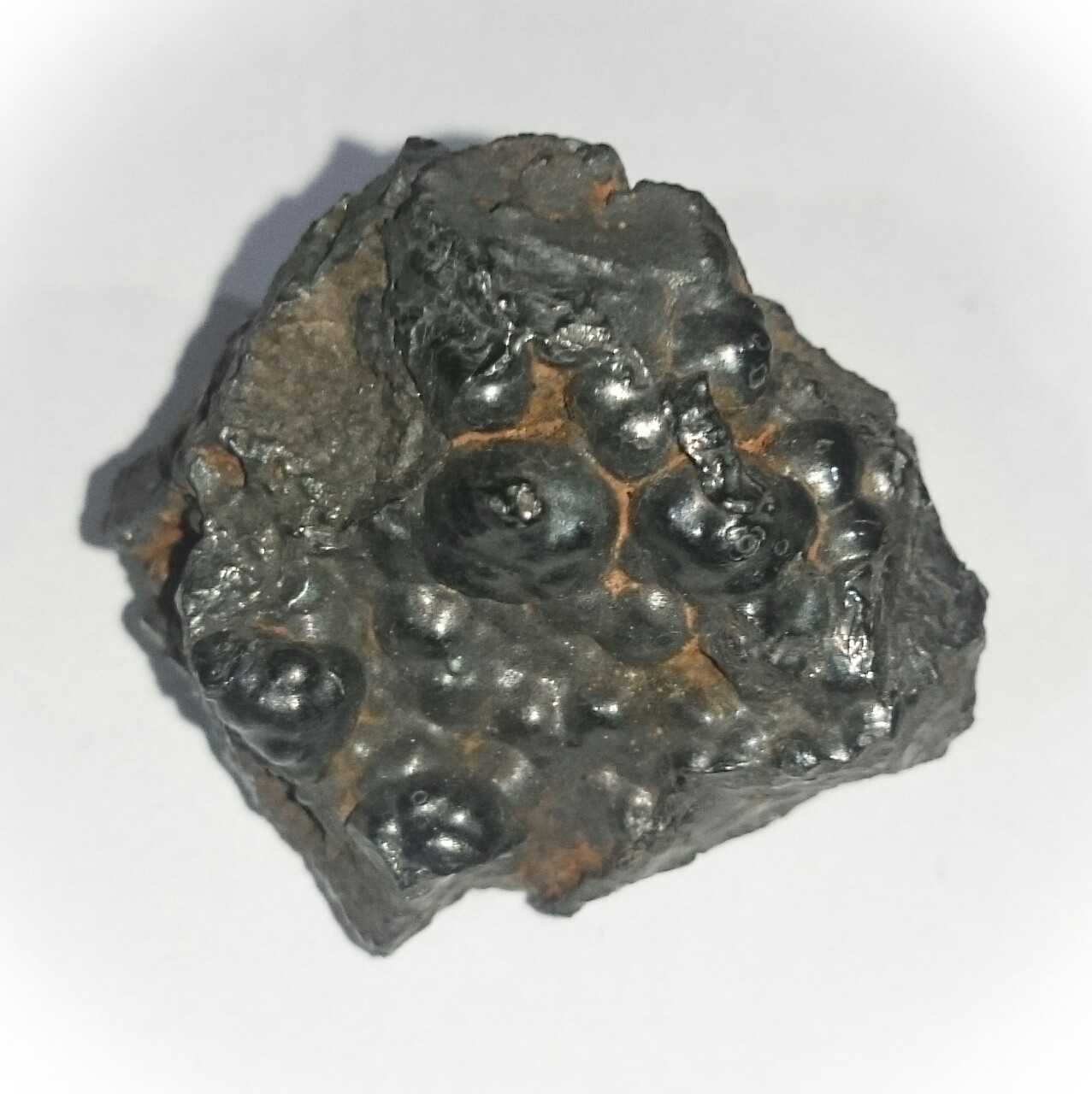 Rae Koh Larn (Lek Lai related Elemental from Koh Larn island) 2.5 x 2.5 x 1 Cm - good health and wealth increasing amulet